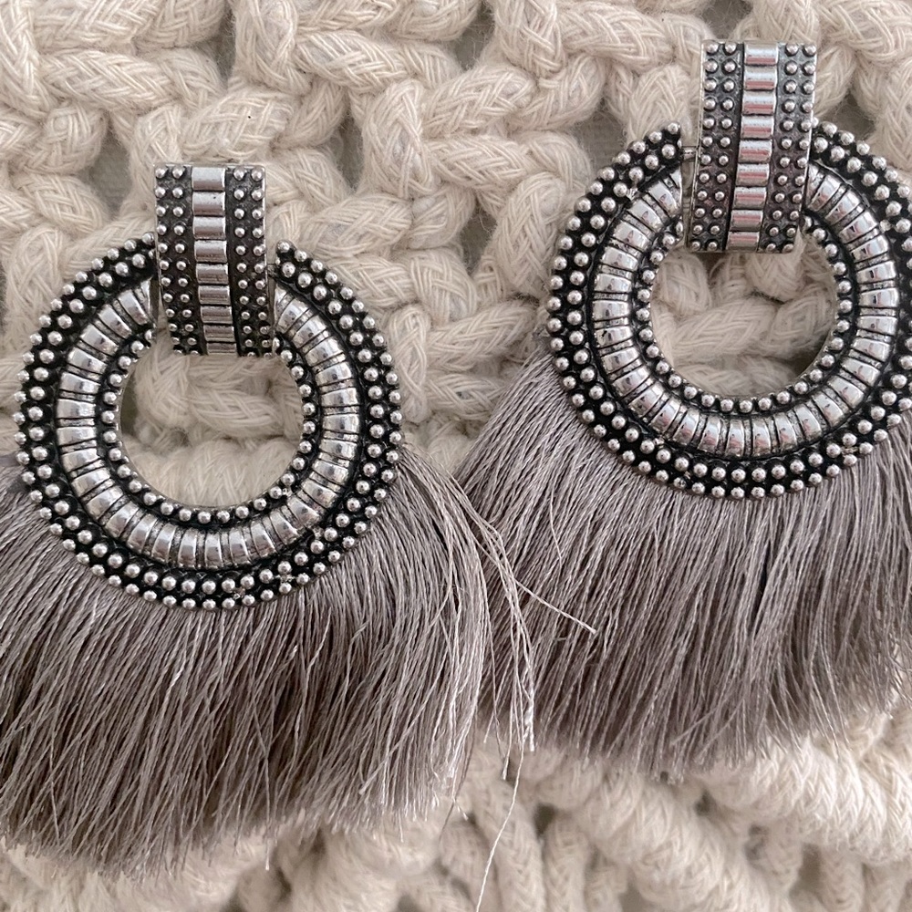 Paparazzi tassel earring never worn light gray & silver